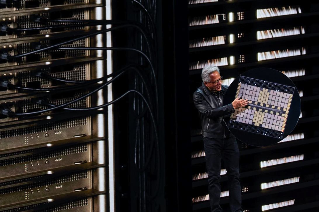 英伟达市值一周暴增 4000 亿美元，黄仁勋的疯狂“签约周”｜区势·AI