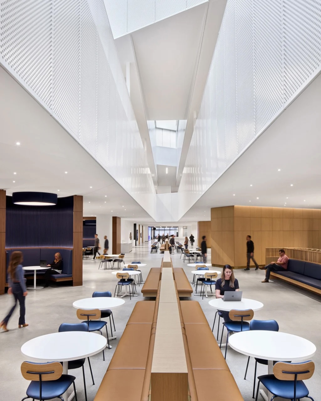 汽车新资讯平台：福特汽车公司项目预计到 2027 年完全完工