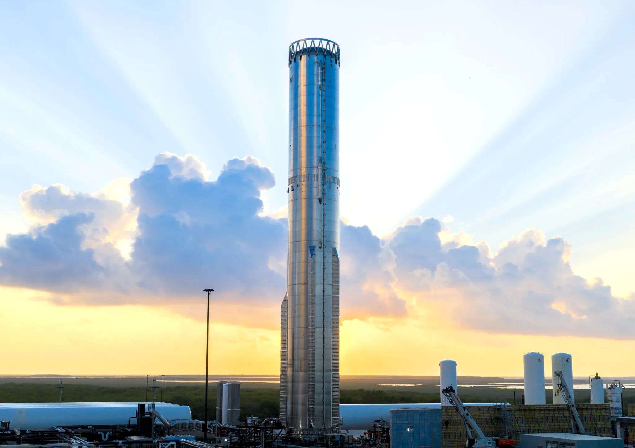 SpaceX 升级版 “星舰” 测试期间发生爆炸