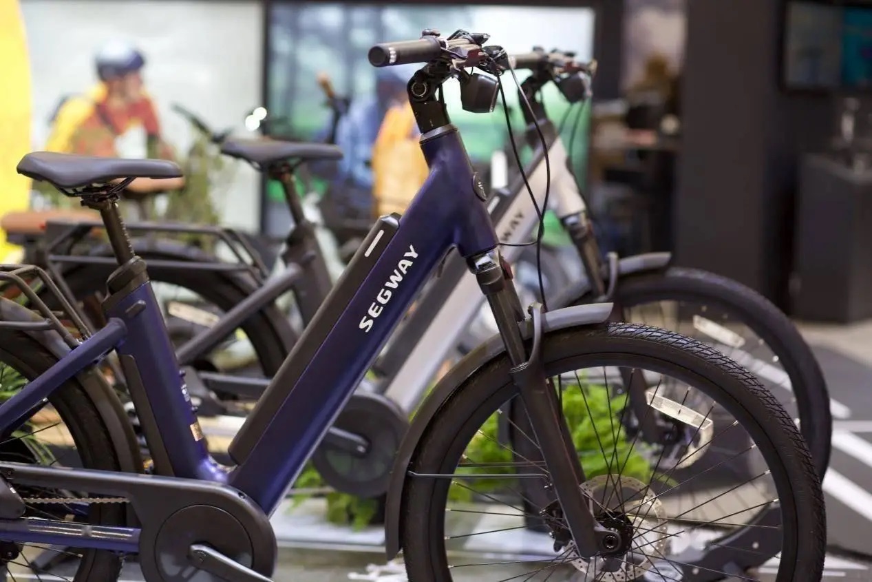 九号公司CES 2026集中发布E-bike与割草机器人新品，强化智能短交通与服务机器人双赛道布局