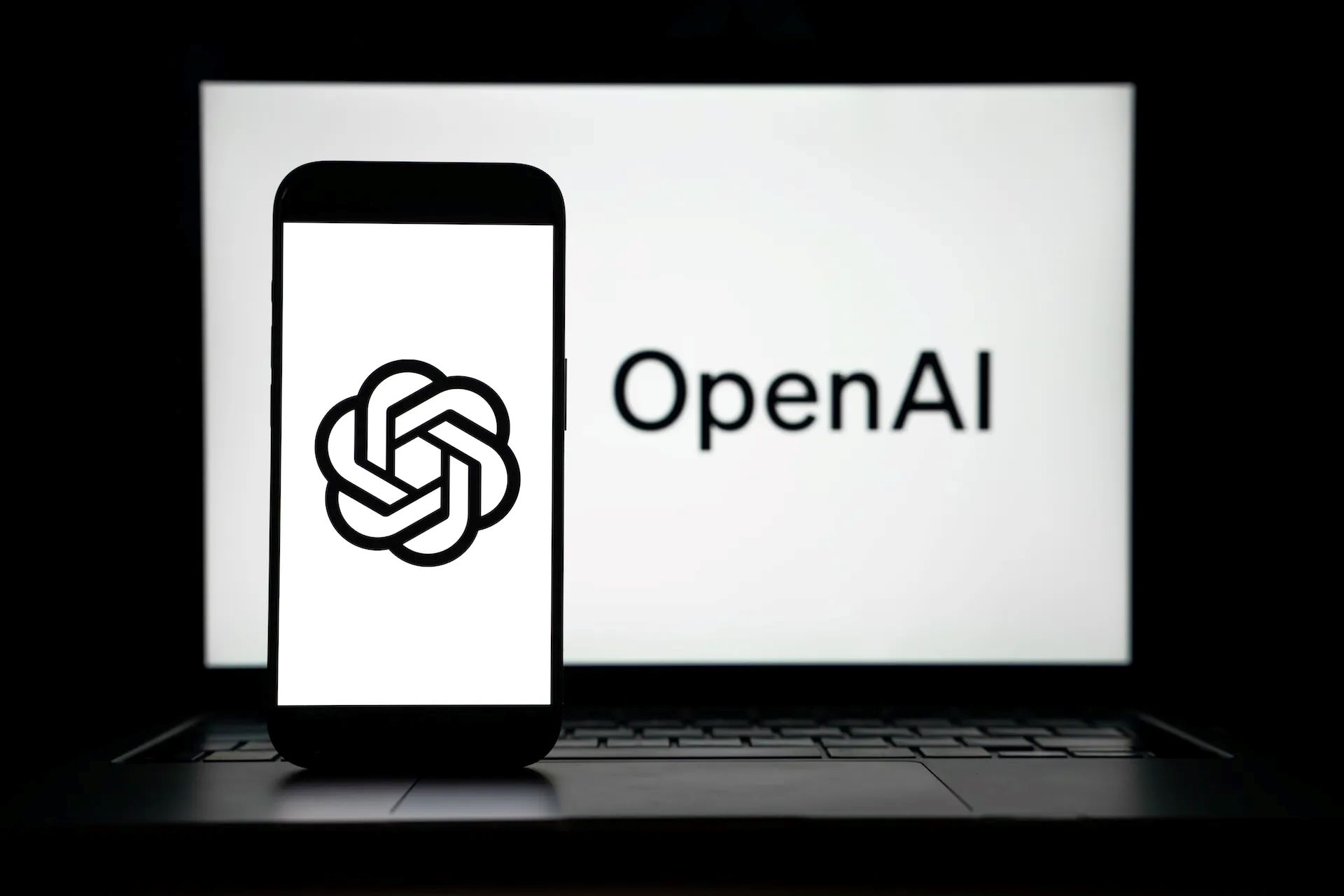 OpenAI启动ChatGPT广告测试，免费与Go用户将率先接触定向广告