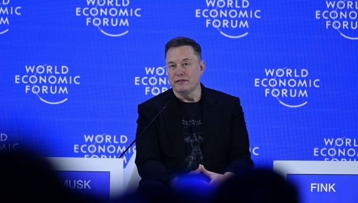 马斯克称中国是人形机器人领域最强对手，特斯拉押注三大核心能力构建壁垒