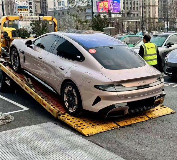 新一代小米SU7实车曝光，流金粉配色引关注，全系升级800V平台