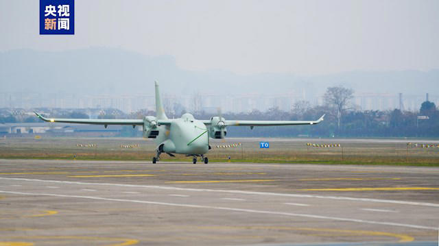 全球首款混合动力无人运输机彩虹YH-1000S成功首飞