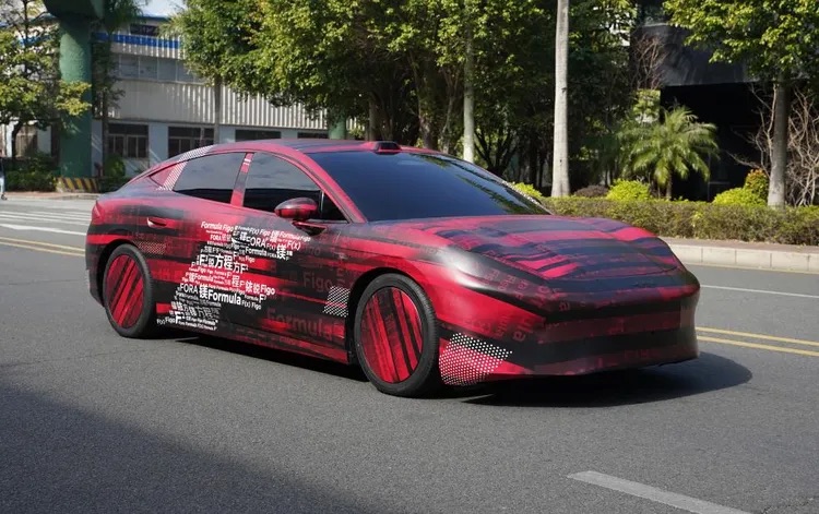 方程豹首款中大型轿跑谍照曝光 命名悬念与智能配置引关注