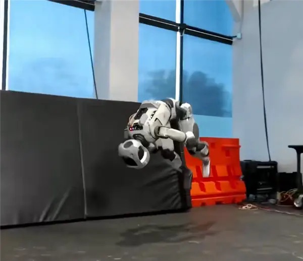 Atlas人形机器人实现连续空翻，动态运动能力迈入新阶段