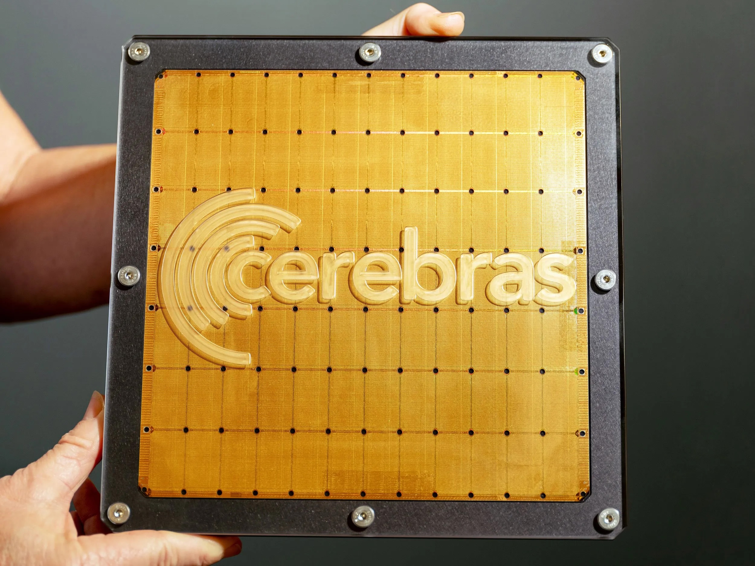 Cerebras融资10亿美元估值飙升至230亿美元，拟于2026年二季度重启IPO