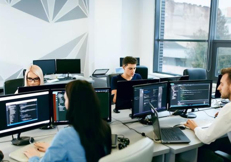 美国高校计算机科学专业遇冷，AI相关专业成新宠