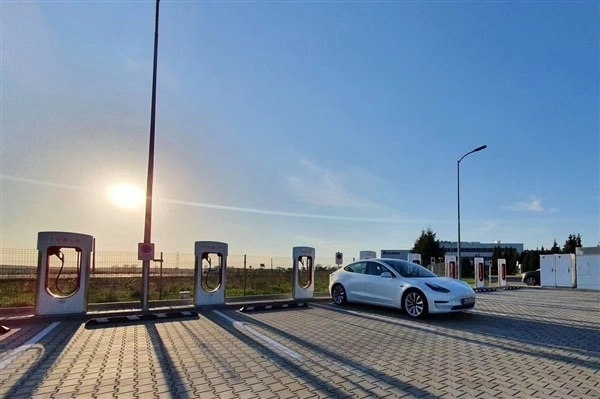 春节假期高速充电量激增63%，新能源汽车出行迎“绿色大考”