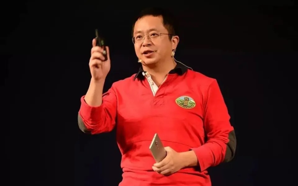 周鸿祎坦言AI眼镜研发难度大 三六零聚焦智能体核心