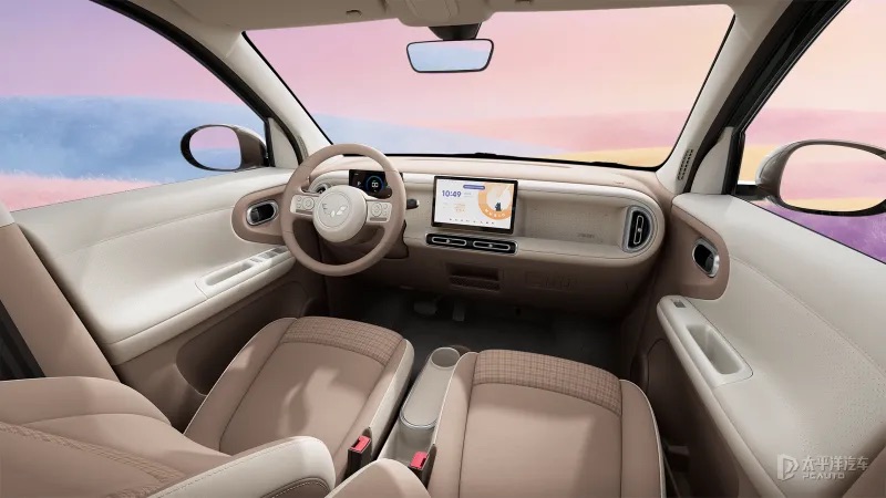 第五代宏光MINIEV内饰官图发布，“环趣美学”打造潮玩座舱