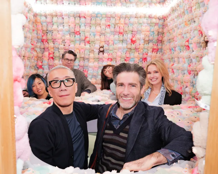 泡泡玛特携手索尼影业启动LABUBU真人动画电影项目，保罗·金执导、龙家升监制