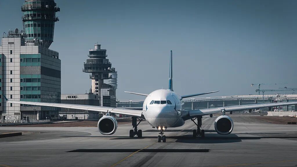 国际航油价格飙升致多家航司大幅上调燃油附加费，国内航线调价窗口临近