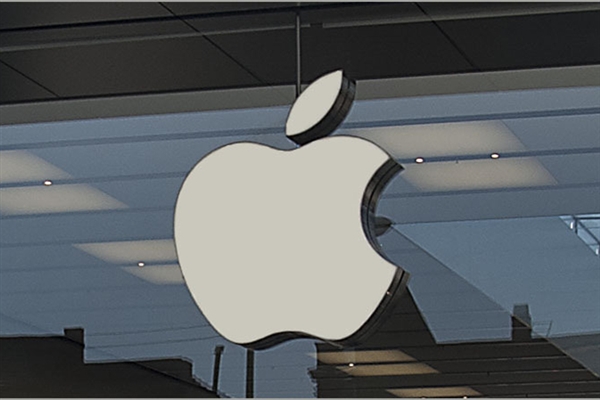 苹果首款折叠屏聚焦无痕体验，双层玻璃结构成技术亮点