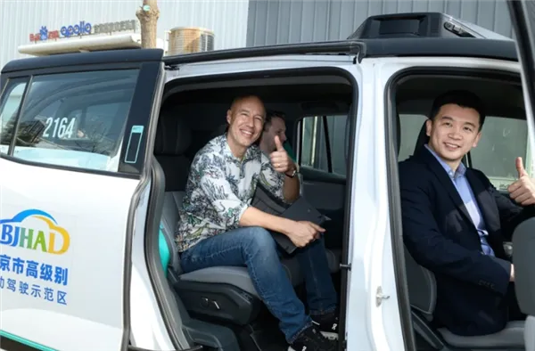 Lyft CEO亲测萝卜快跑盛赞“Amazing”，中欧无人驾驶合作加速落地