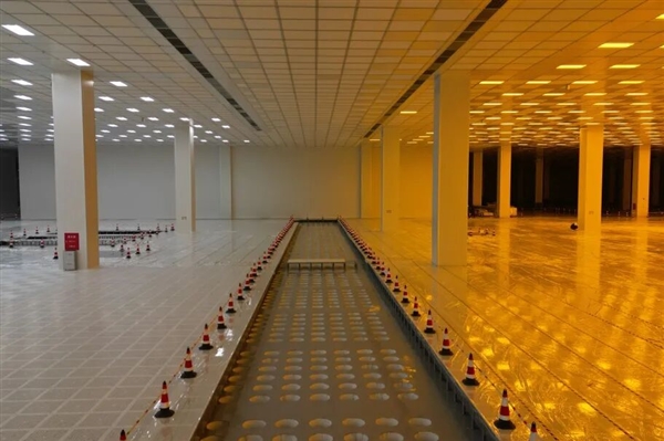 全球首条无FMM 8.6代AMOLED产线完成洁净室清扫，全面进入设备搬入阶段