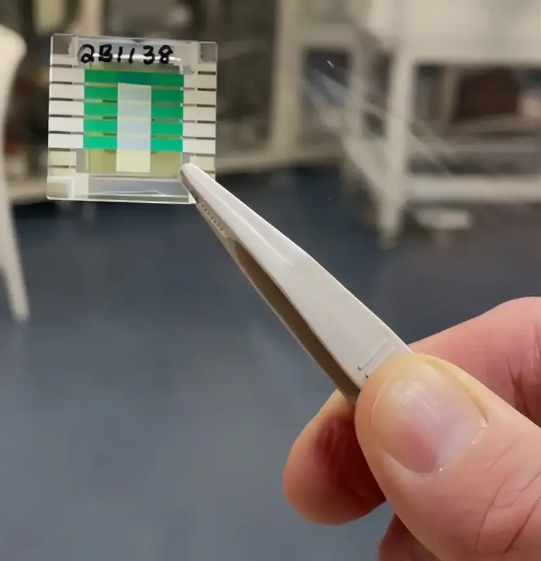 全球首款量子电池完成全周期验证 充电效率随规模扩大而提升