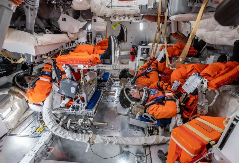 阿尔忒弥斯二号任务遭遇“地球级”技术难题：宇航员太空求助修复Outlook与马桶