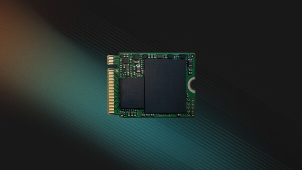 SK海力士量产全球首款321层QLC消费级SSD，专供AI PC OEM市场