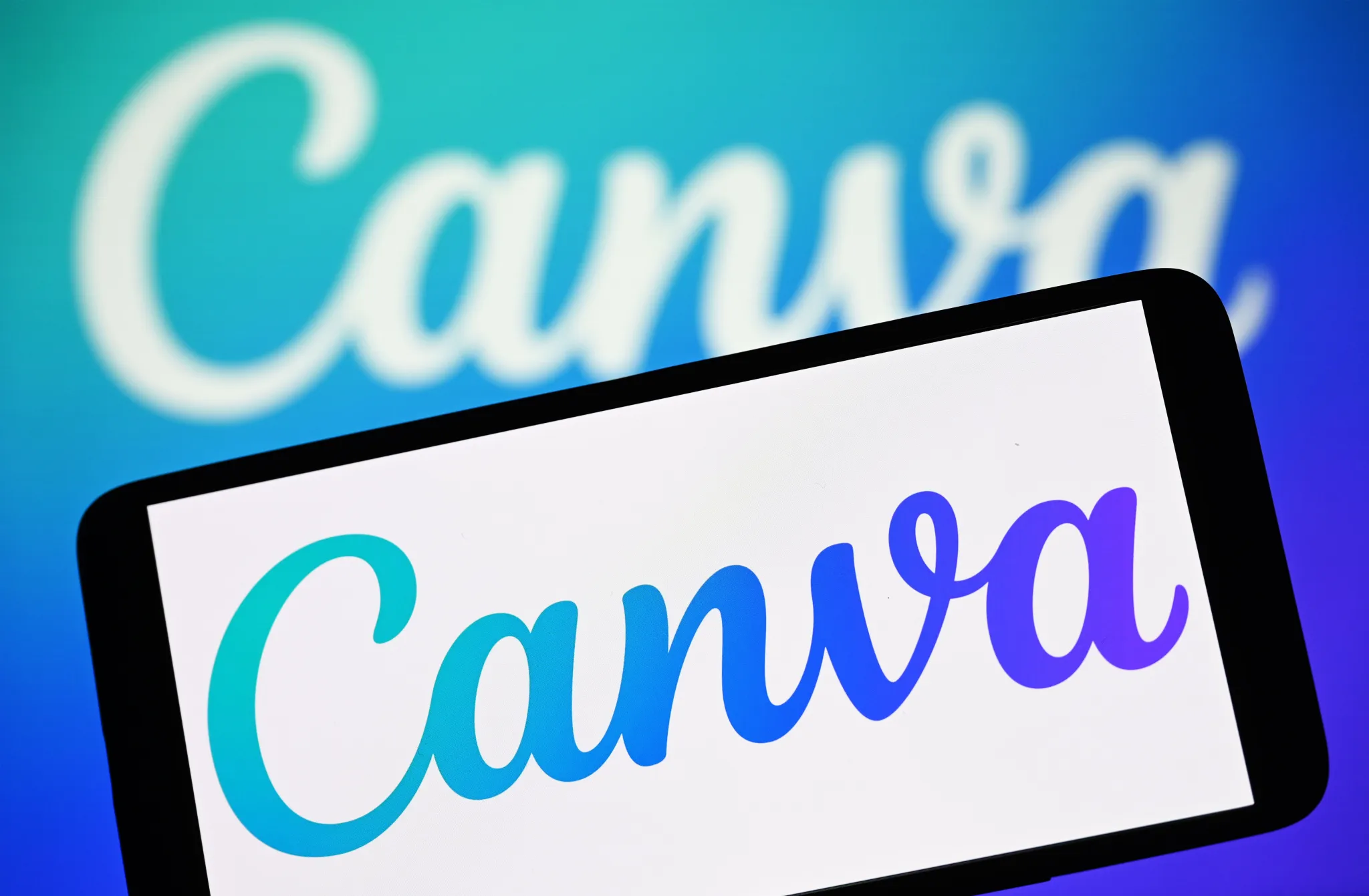 Canva双线收购Simtheory与Ortto，加速构建AI驱动的全流程工作平台