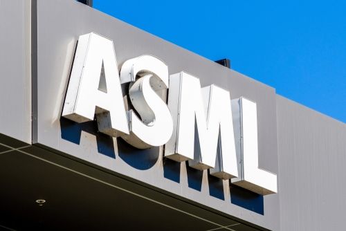 ASML一季度业绩稳健，AI驱动下全年指引上调