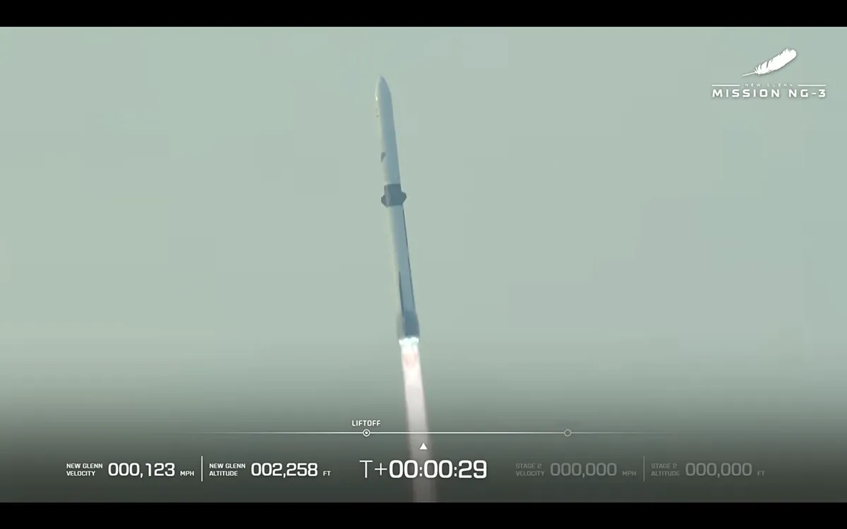 蓝色起源首次复用 “新格伦” 重型火箭，一级助推器海上成功回收
