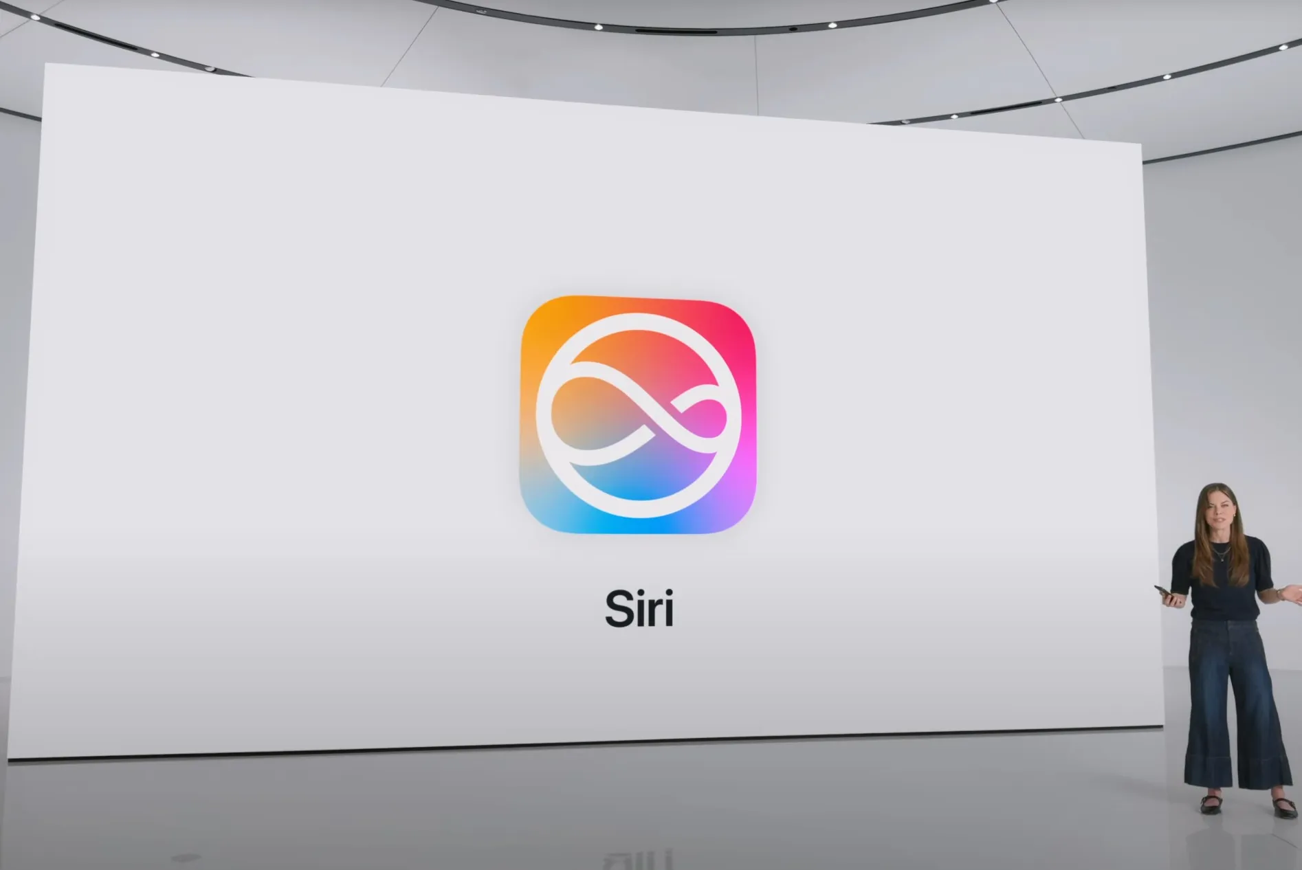 Siri 重构在即：彭博社曝光iOS 27 AI交互细节，借力 Gemini 打造“独立应用”