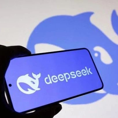 周鸿祎评DeepSeek流量下滑：没花心思，梁文锋一门心思做AGI；影石宣布进军无人机市场；传阿里本周将发布首款自研AI眼镜