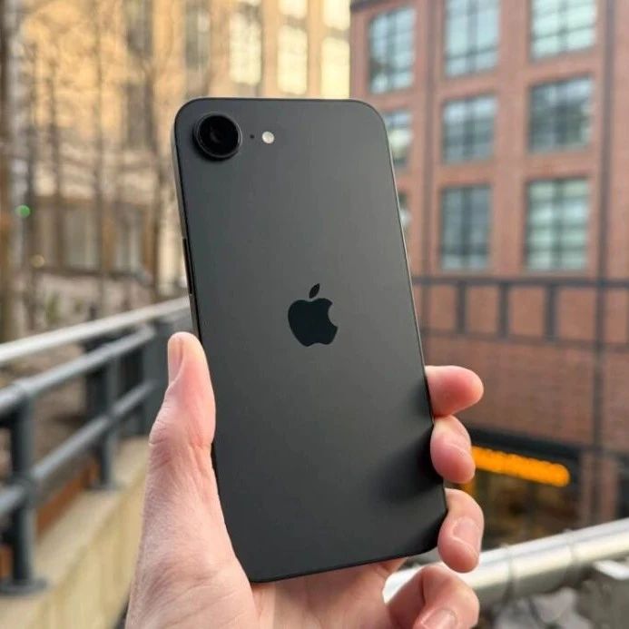 iPhone16e成功了，而iPhoneSE却失败了
