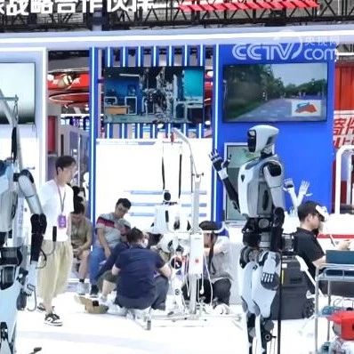 李想：知道哪个品牌在黑理想；比亚迪：微信宣布加强治理财经领域「自媒体」违规行为；世界机器人大会开幕 | 极客早知道