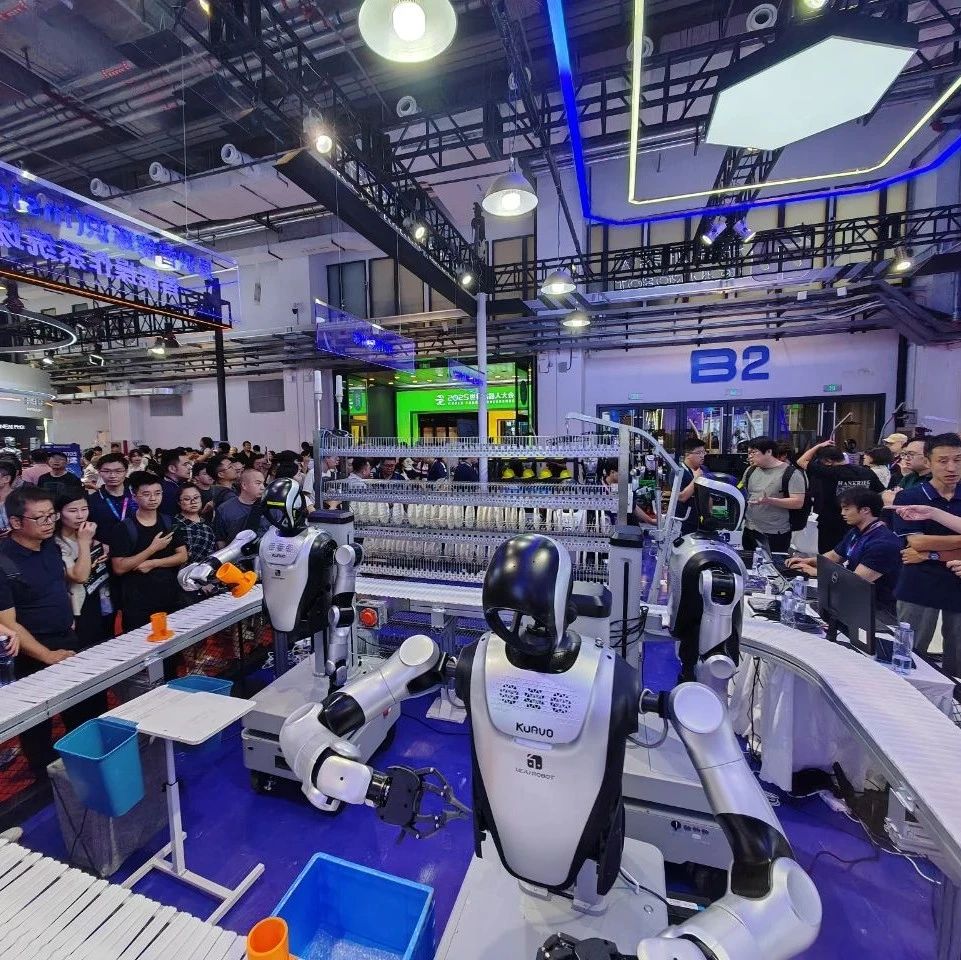 5G-A配送、搬箱分拣、太极导览，夸父“人形机器人+”全场景亮相WRC 2025