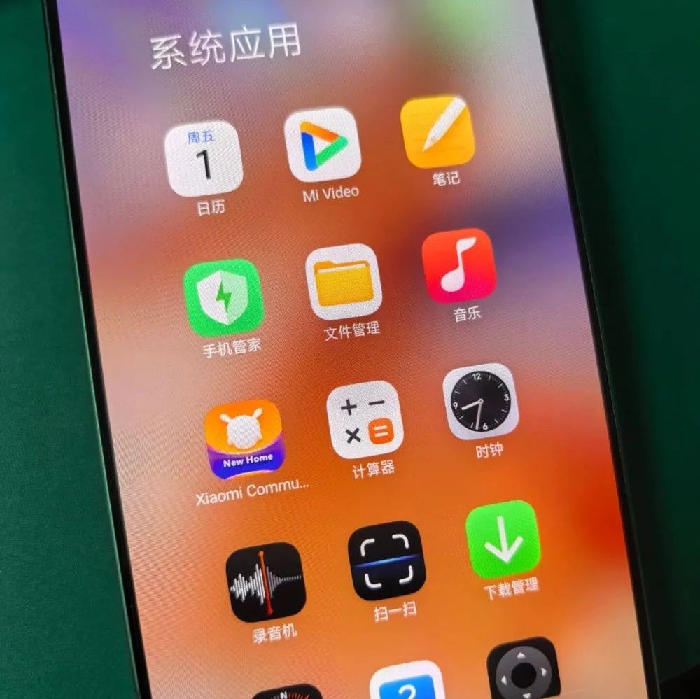 小米16真机曝光，背面上副屏 正面灵动岛
