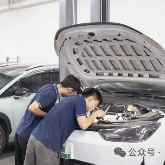 发现一个奇怪现象：新能源没有“干掉”油车，却先“干掉”了汽车修理厂？汽修厂老板：苦不堪言！