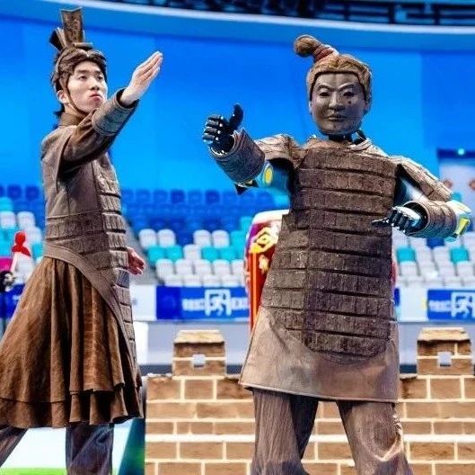 光谷东智携北京舞蹈学院人机共舞，智元机器人助力勇夺首届世界人形机器人运动会首枚金牌!