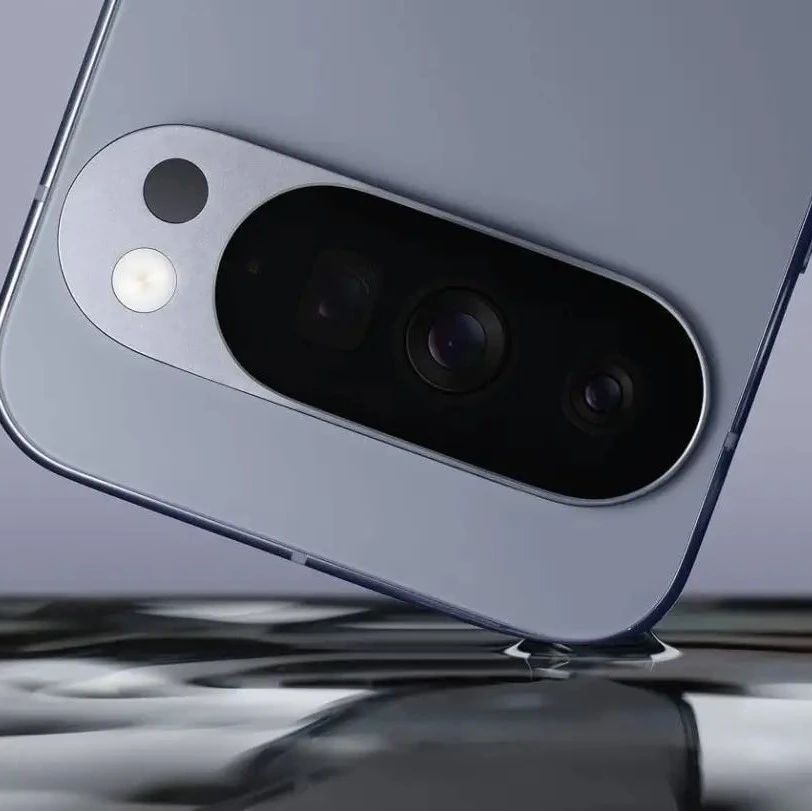 刚刚发布的 Pixel 10 ，把 iPhone 画的 AI 大饼直接端了出来