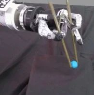 从点云到动作！分层强化学习助力机器人精准抓取，模拟与现实共进！