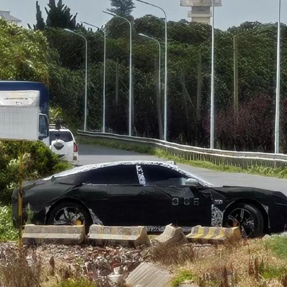 小米 SU7「加长版」测试车外观曝光；Meta 被指控使用盗版成人影片训练模型；英伟达推出史上最强迷你 PC | 极客早知道