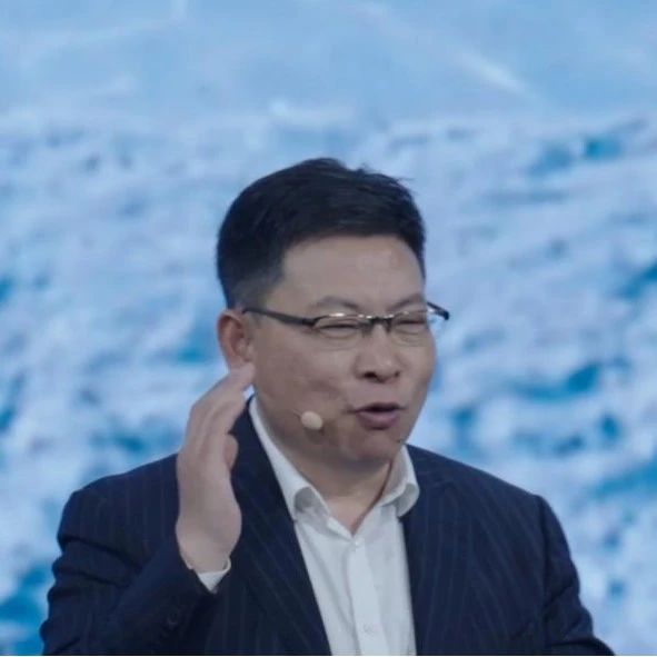 华为鸿蒙智行杀疯了，连发6款新车，价格低至16.98万，行业大地震