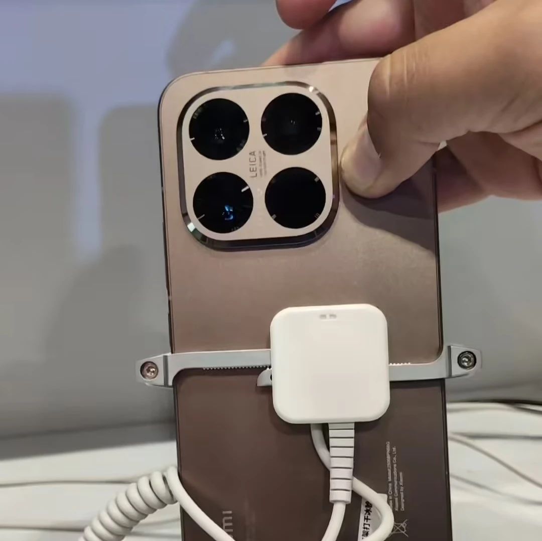 新机：小米15T真机曝光；华为新耳机要来了；iPhone17 Pro官方手机壳曝光；Find X9Pro配色公开