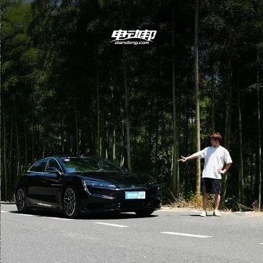 操控+黑科技=极致操稳｜仰望U7打造全新旗舰轿车的操稳体验