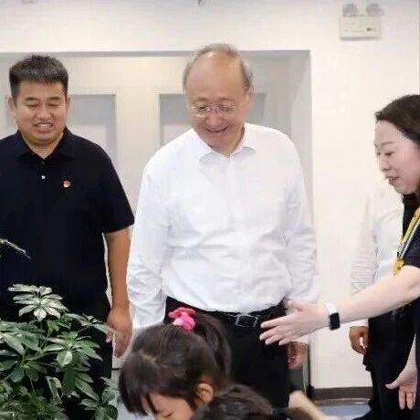 教师节来临之际，尹力调研并看望慰问教师，要求奋力推动教育强国首善之区建设再上新台阶