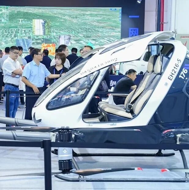 亿航智能亮相2025低空经济发展大会，携手合作伙伴共同推动场景安全创新发展