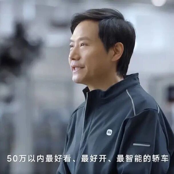 21万提了一辆雷军的小米SU7，再开老板的奔驰E300，车主说出心里话：电车和油车差距明显，压根不是一个档次！