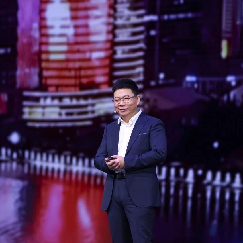 上汽总裁称余承东对尚界H5初始方案不满意，提了非常多要求；董明珠回应说话太满：是一种自信；李想直言苹果17 Pro Max太丑了