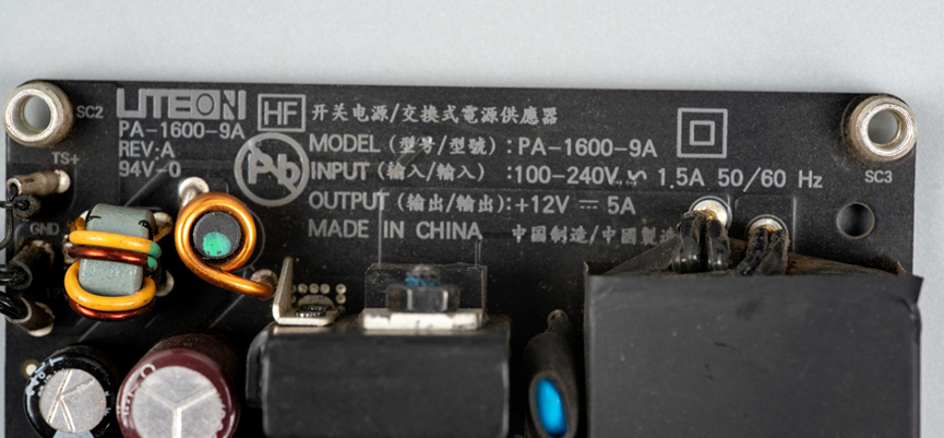 12年前卖3999的苹果路由器，能当NAS用，拆结构才发现苹果的硬件设计有多疯狂！图103