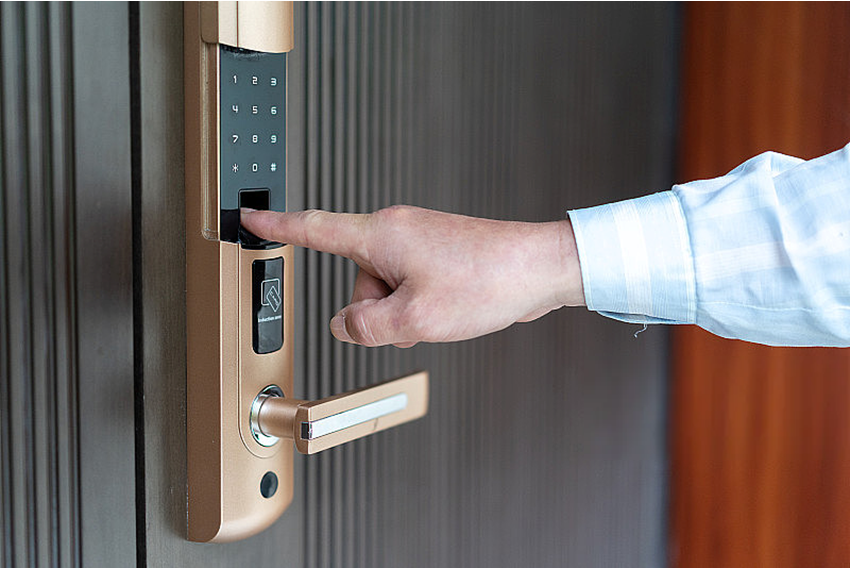 智能手表、智能门锁、血糖仪等都在用的，运行功耗低至10uAMHz的微控制器--STM32U385VG图1