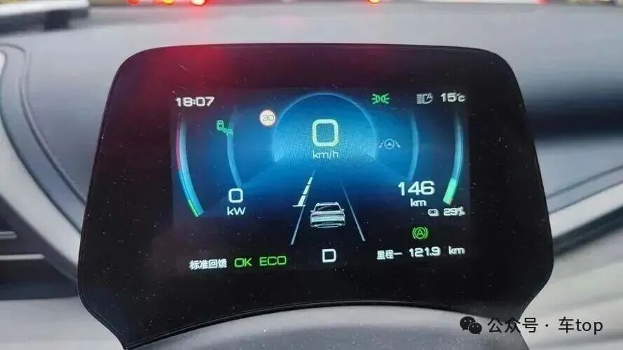 发现了没有？为啥燃油车一箱油跑500公里能接受，新能源电车充一次电跑300公里，大家却说续航太短？图11