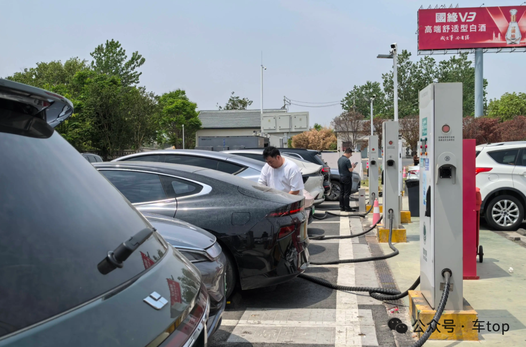 发现了没有？为啥燃油车一箱油跑500公里能接受，新能源电车充一次电跑300公里，大家却说续航太短？图13