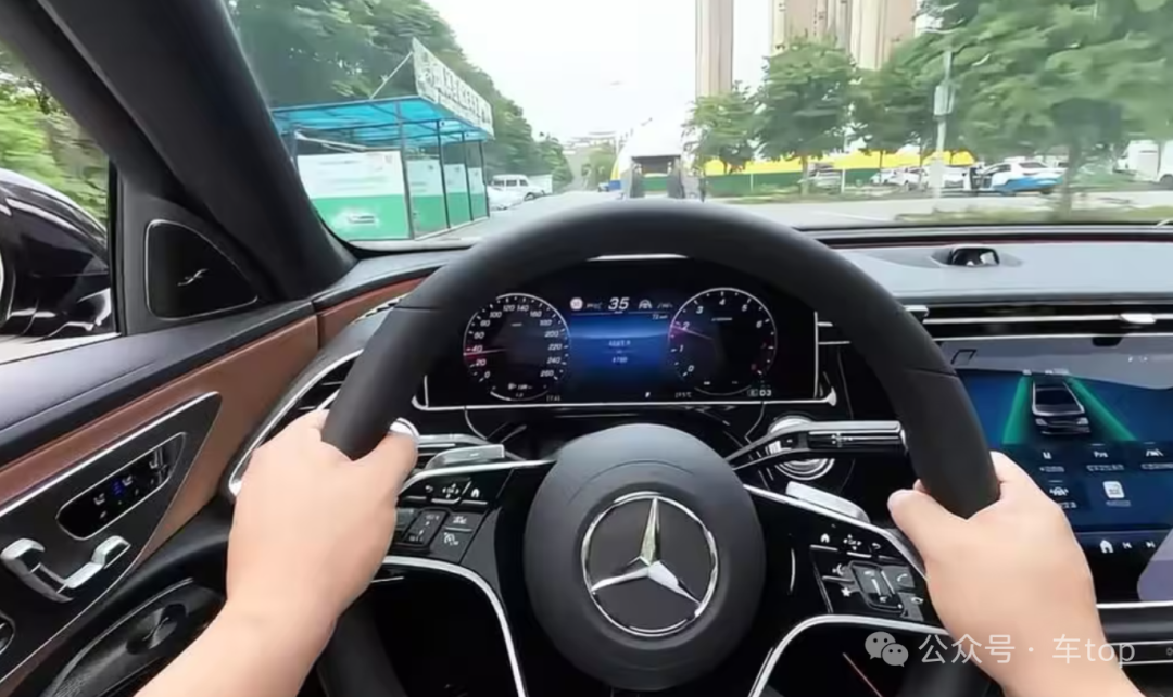 50万放弃奔驰E300，花22万提了一辆雷军的小米SU7，车主实测：发现两车差距明显，压根不是一个档次！图12