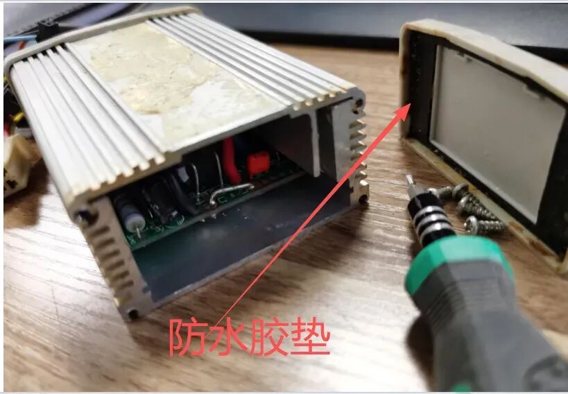 拆个“无牌”电动车控制器：为什么用了6个MOS管？大电流路径为何要开窗镀锡？图9
